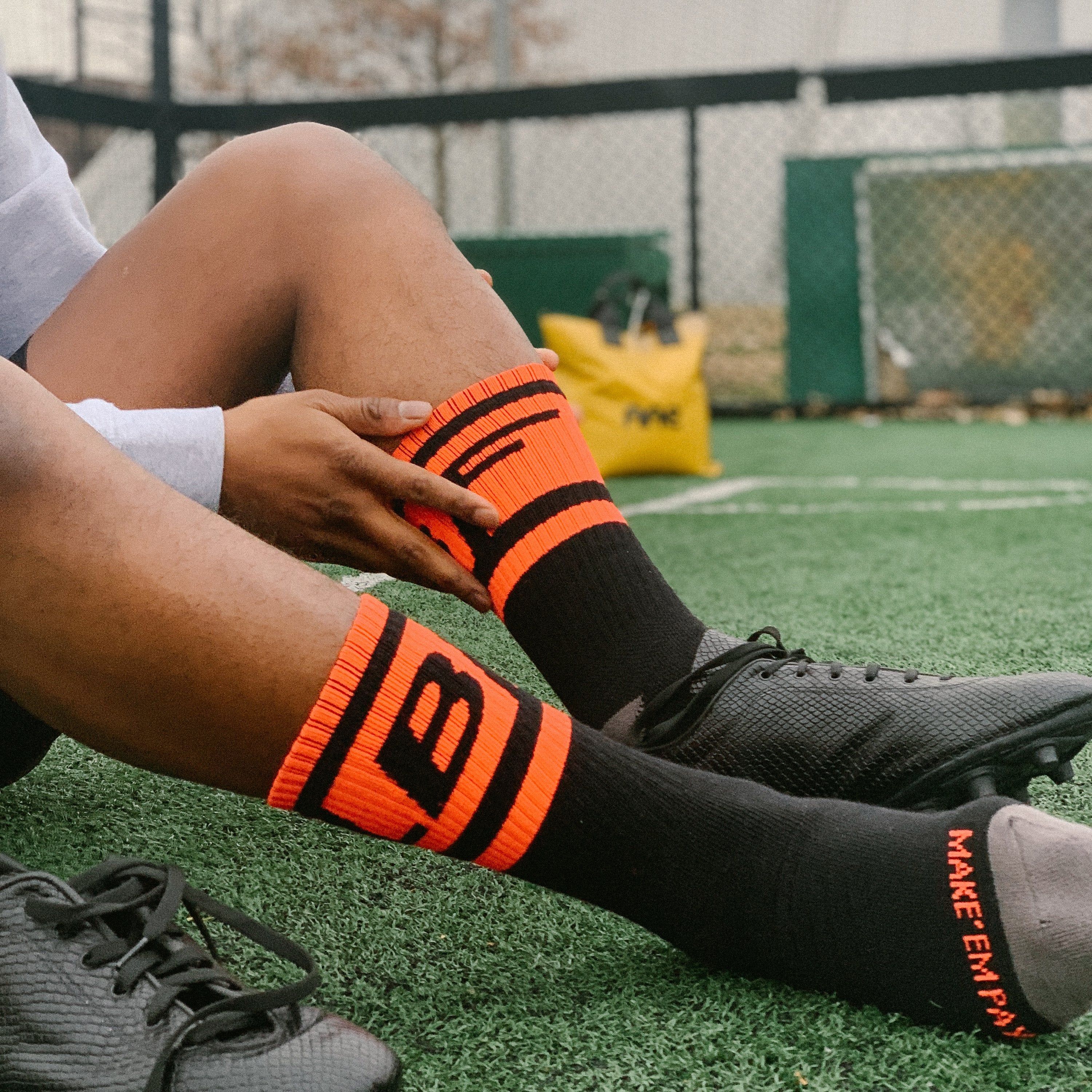 Box Logo Socks (Black+Red)